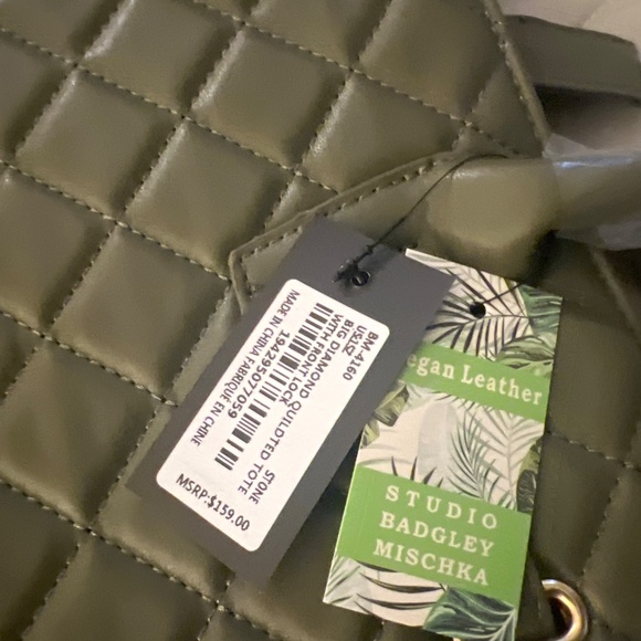 Big Diamond Wuilted Tote with Front lock - Picture 5 of 5